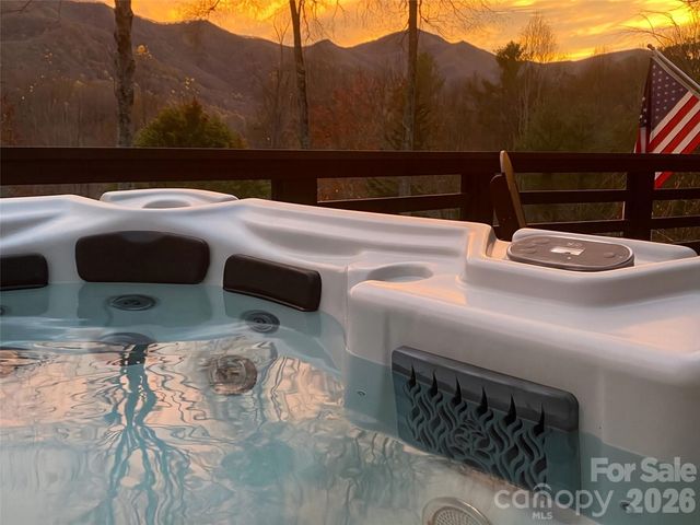 43 Red Oak Drive, Maggie Valley, NC 28751