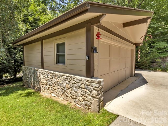 43 Red Oak Drive, Maggie Valley, NC 28751