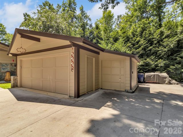 43 Red Oak Drive, Maggie Valley, NC 28751