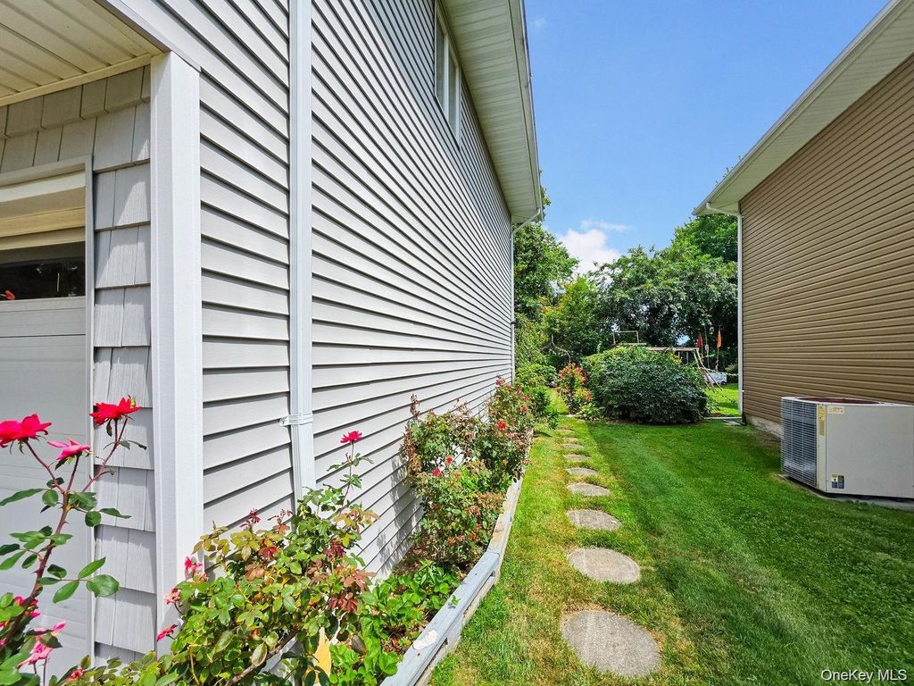 1727 Roberta Lane, Merrick, NY 11566 — photo 5