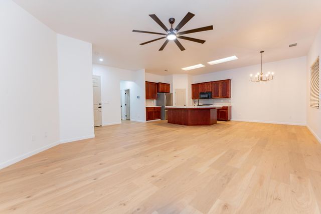 1360 N Jennifer Way, Porterville, CA 93257