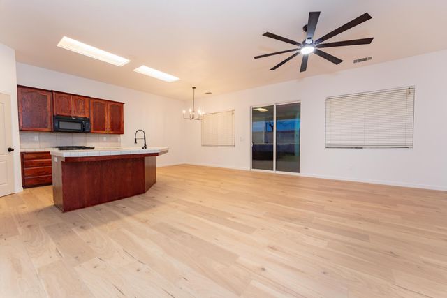 1360 N Jennifer Way, Porterville, CA 93257