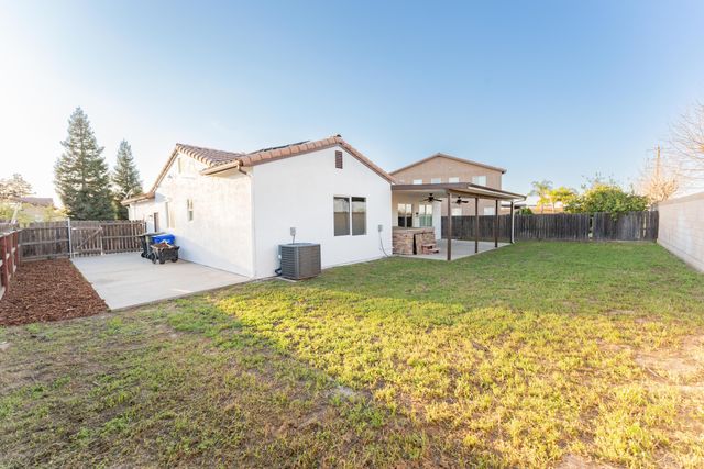 1360 N Jennifer Way, Porterville, CA 93257