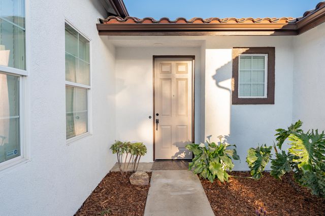 1360 N Jennifer Way, Porterville, CA 93257