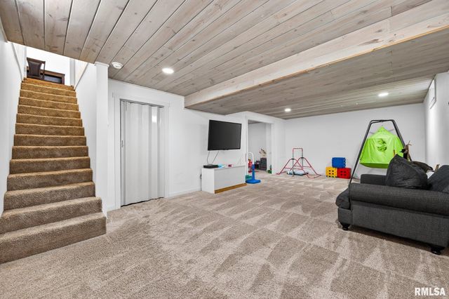 616 S SWEETBRIAR Drive, Chillicothe, IL 61523