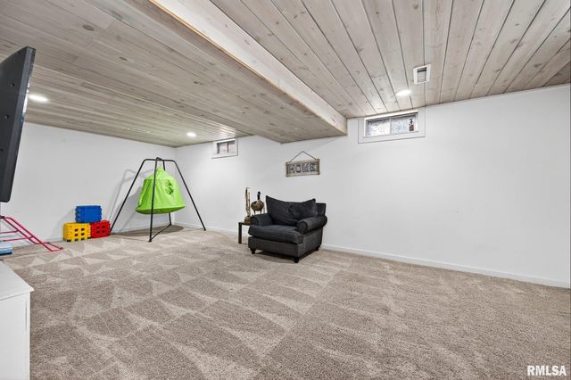 616 S SWEETBRIAR Drive, Chillicothe, IL 61523