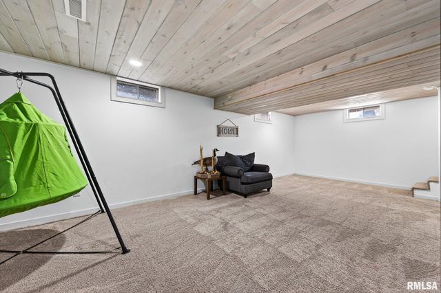 616 S SWEETBRIAR Drive, Chillicothe, IL 61523