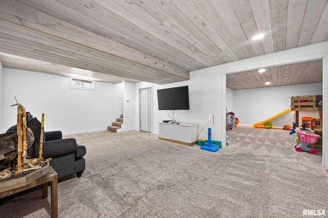 616 S SWEETBRIAR Drive, Chillicothe, IL 61523