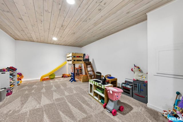 616 S SWEETBRIAR Drive, Chillicothe, IL 61523