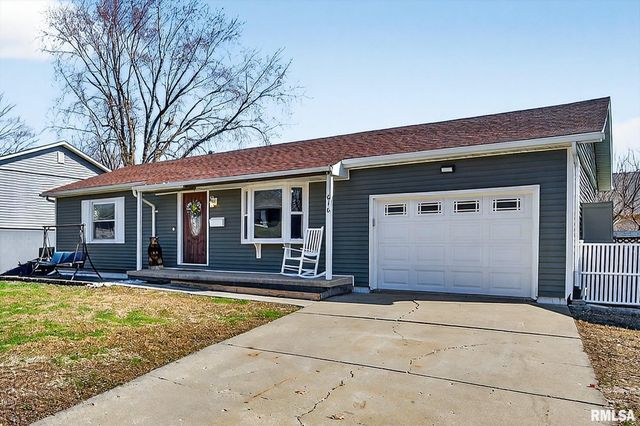 616 S SWEETBRIAR Drive, Chillicothe, IL 61523