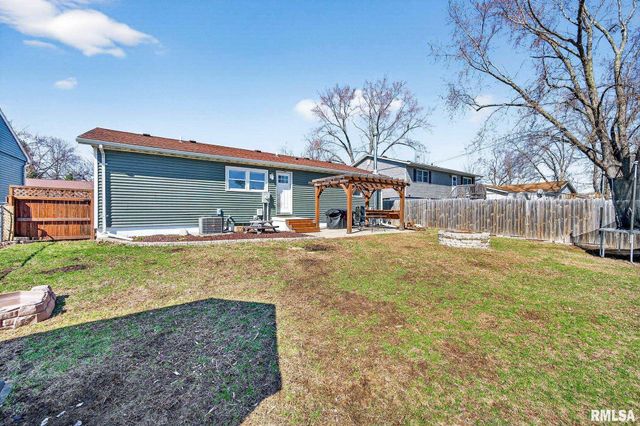 616 S SWEETBRIAR Drive, Chillicothe, IL 61523