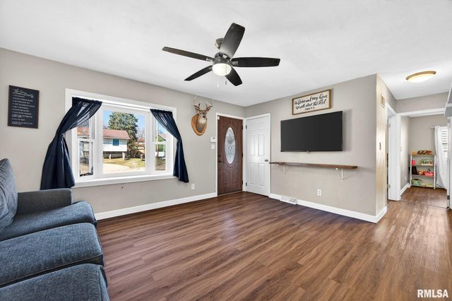 616 S SWEETBRIAR Drive, Chillicothe, IL 61523