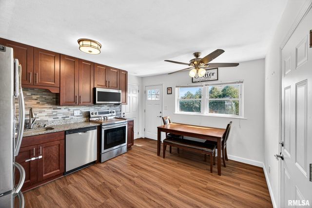 616 S SWEETBRIAR Drive, Chillicothe, IL 61523