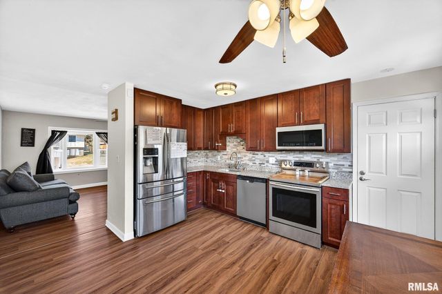 616 S SWEETBRIAR Drive, Chillicothe, IL 61523