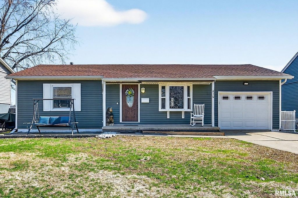 616 S SWEETBRIAR Drive, Chillicothe, IL 61523