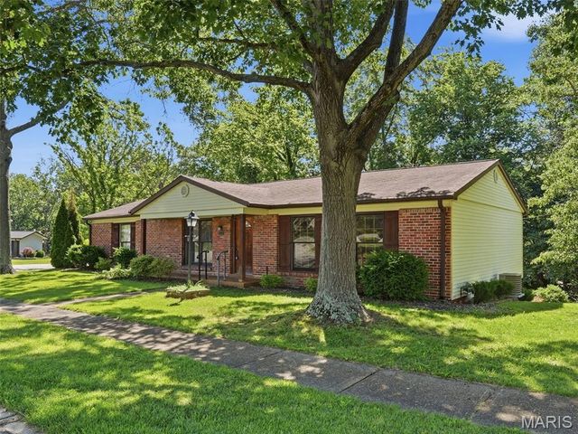4902 Brunston Drive, St Louis, MO 63128