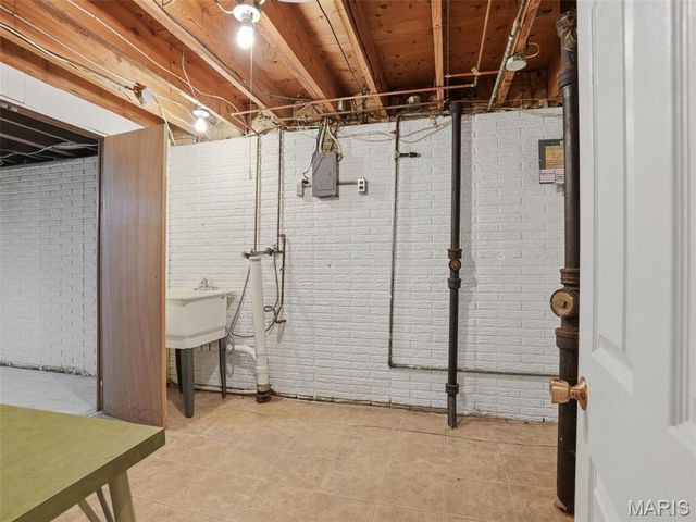 4902 Brunston Drive, St Louis, MO 63128