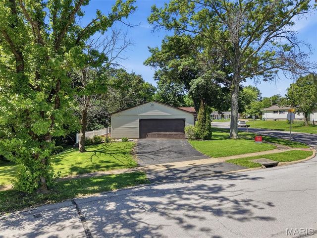 4902 Brunston Drive, St Louis, MO 63128