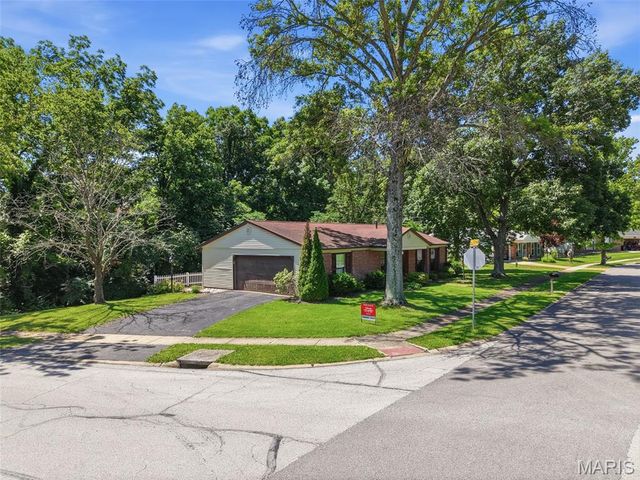 4902 Brunston Drive, St Louis, MO 63128