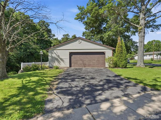 4902 Brunston Drive, St Louis, MO 63128