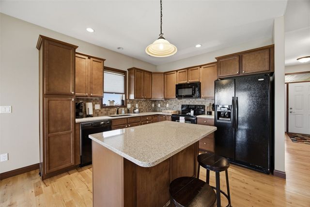 912 Dorchester Place NE, Cedar Rapids, IA 52402