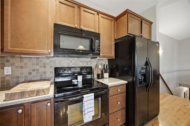 912 Dorchester Place NE, Cedar Rapids, IA 52402