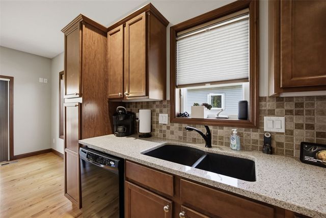 912 Dorchester Place NE, Cedar Rapids, IA 52402
