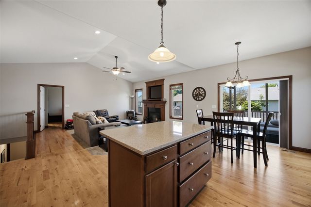 912 Dorchester Place NE, Cedar Rapids, IA 52402