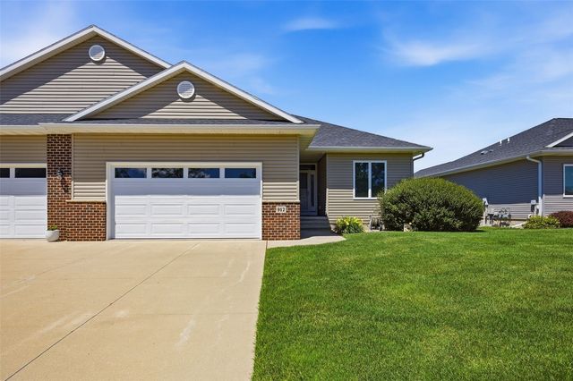 912 Dorchester Place NE, Cedar Rapids, IA 52402