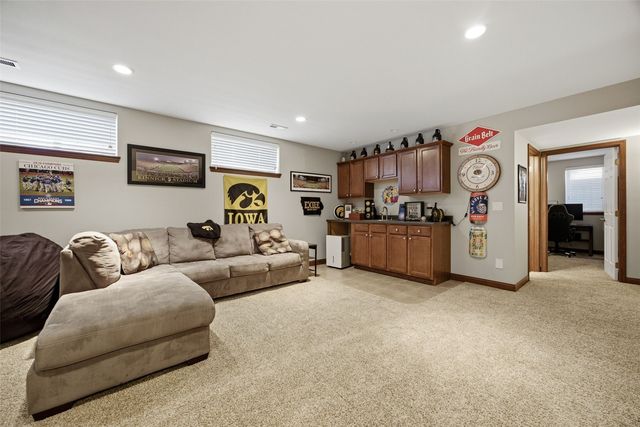 912 Dorchester Place NE, Cedar Rapids, IA 52402