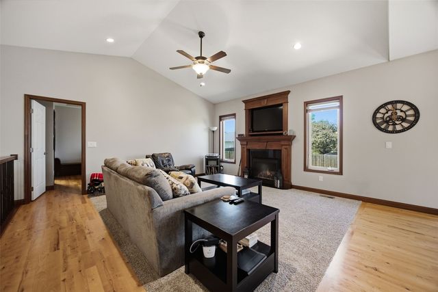 912 Dorchester Place NE, Cedar Rapids, IA 52402