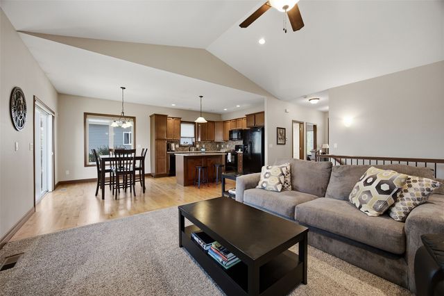 912 Dorchester Place NE, Cedar Rapids, IA 52402