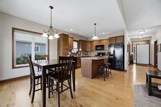 912 Dorchester Place NE, Cedar Rapids, IA 52402