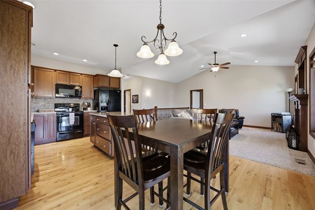 912 Dorchester Place NE, Cedar Rapids, IA 52402