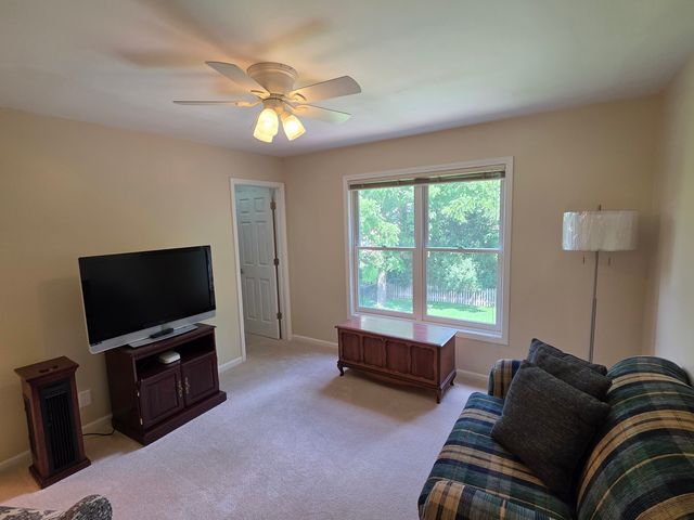 0N045 UNDERWOOD Drive, Geneva, IL 60134
