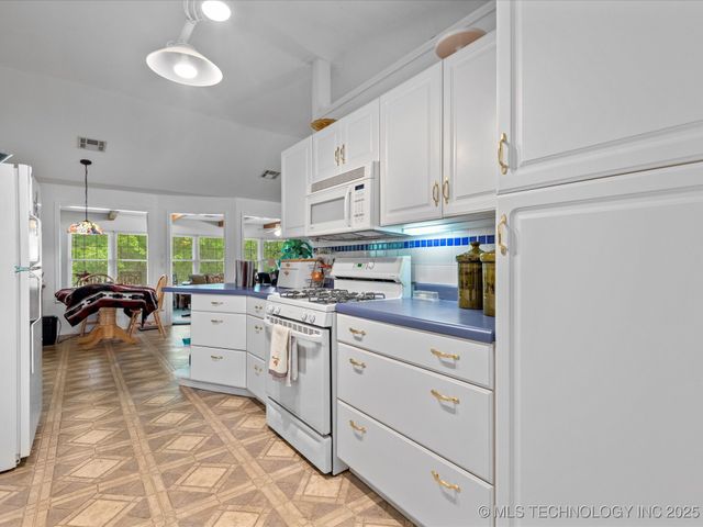 300 Keeler Street, Ramona, OK 74061