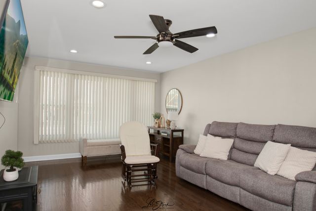 11046 S Ewing Avenue, Chicago, IL 60617