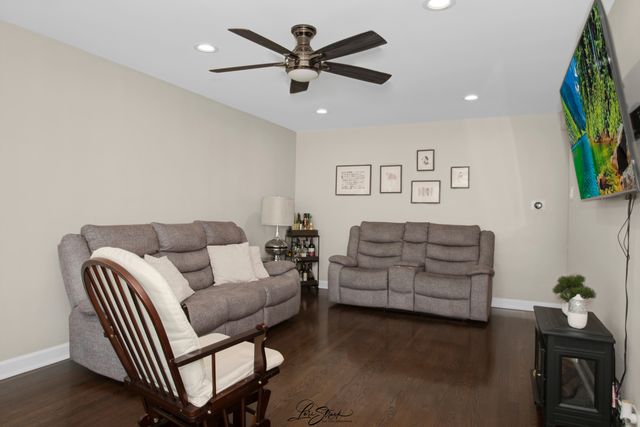 11046 S Ewing Avenue, Chicago, IL 60617