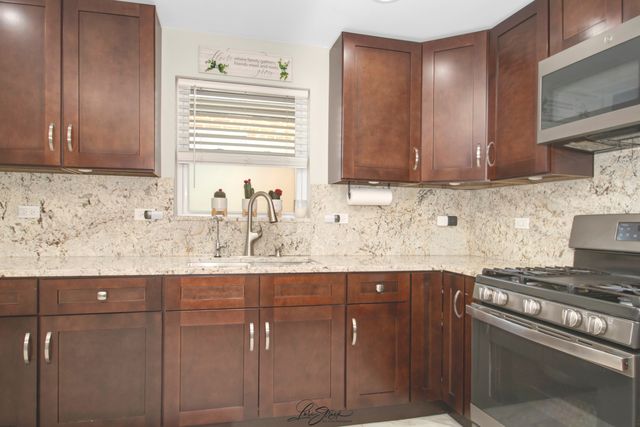 11046 S Ewing Avenue, Chicago, IL 60617