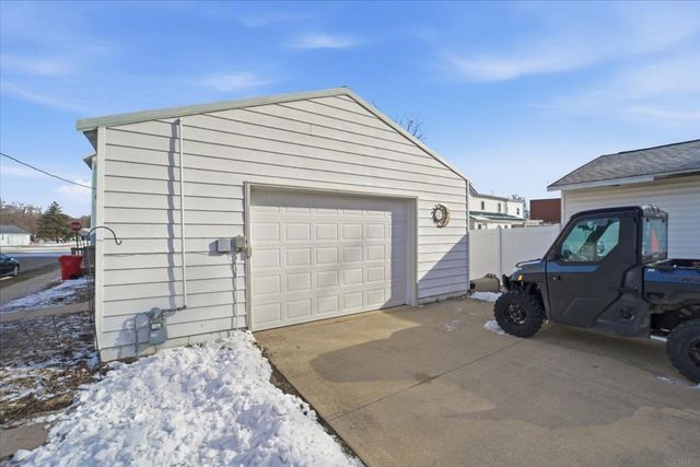 101 S Washington Street, Dunkerton, IA 50626