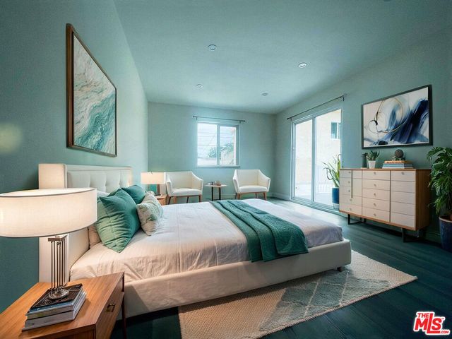 22131 Victory Boulevard, Woodland Hills, CA 91303