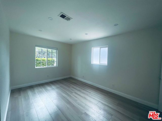 22131 Victory Boulevard, Woodland Hills, CA 91303