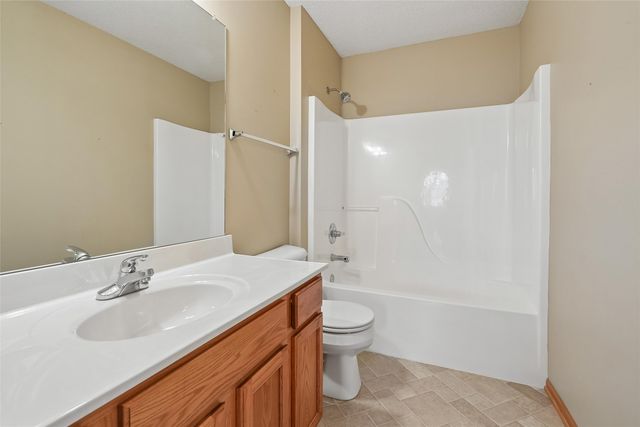 9508 Ironwood Lane, Johnston, IA 50131