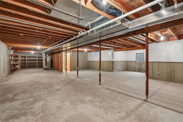 9508 Ironwood Lane, Johnston, IA 50131