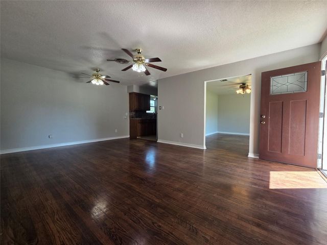 6402 Gaffney Drive, Jones Creek, TX 77541