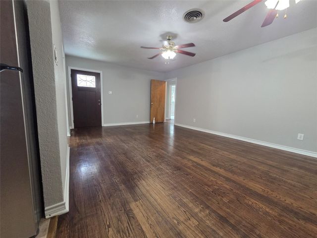 6402 Gaffney Drive, Jones Creek, TX 77541