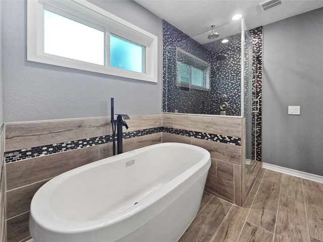 6402 Gaffney Drive, Jones Creek, TX 77541