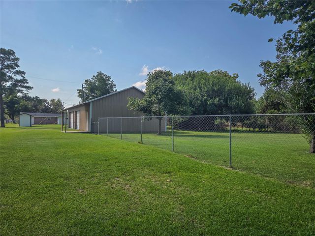 6402 Gaffney Drive, Jones Creek, TX 77541