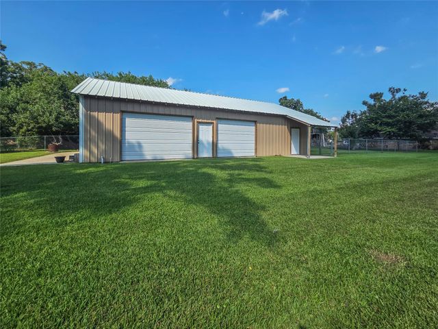 6402 Gaffney Drive, Jones Creek, TX 77541