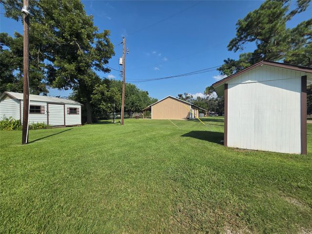 6402 Gaffney Drive, Jones Creek, TX 77541
